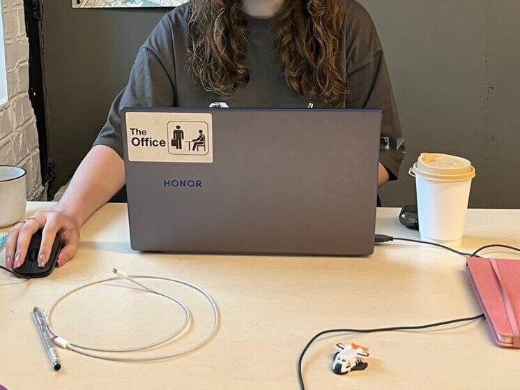 Россиянам грозит штраф до 400 тысяч рублей за украшение рабочего места