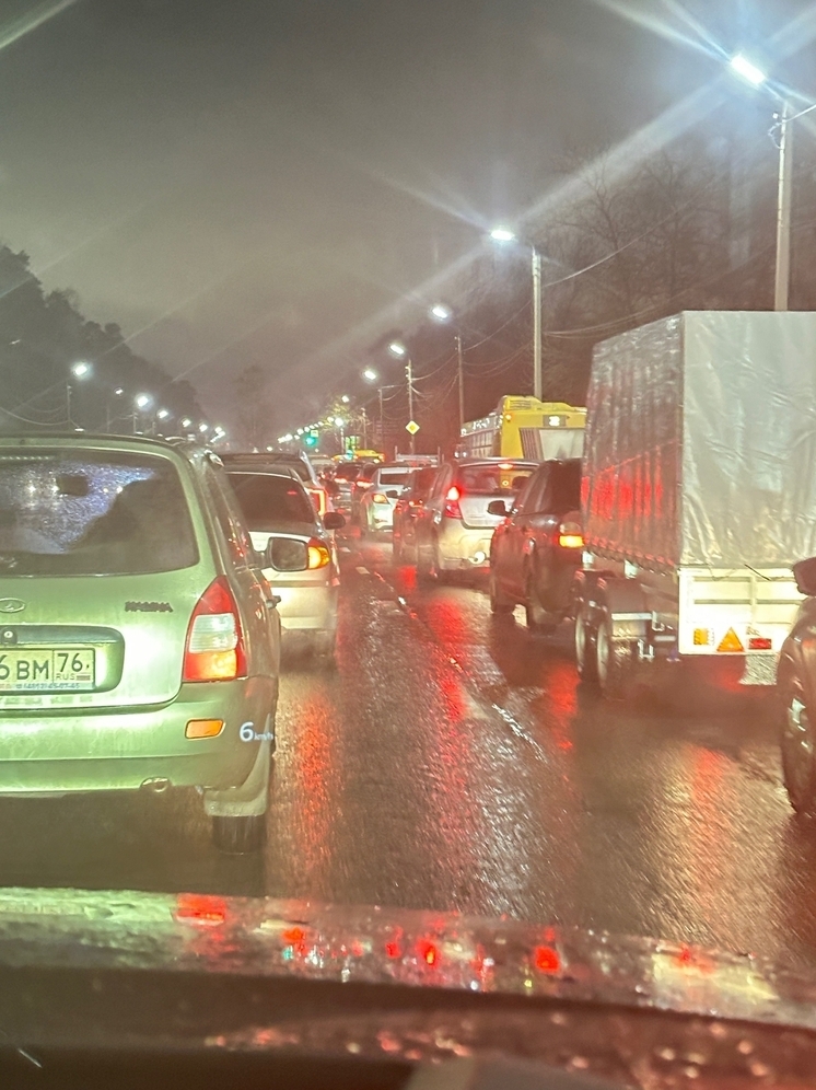 В Ярославле заволжане опоздали на хоккей из-за поломки автобуса