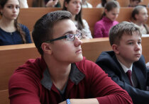 Громкая новость прозвучала в стенах Московского городского педагогического университета: с нового учебного года вуз закрывает все «непедагогические» специальности — не будет больше никаких дизайнеров и управленцев там, где должны быть педагоги