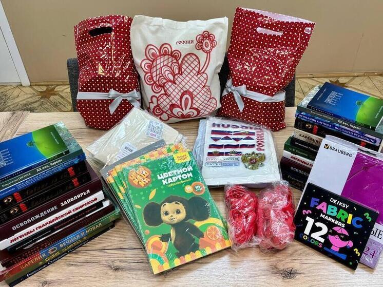Карелия передала Васильевке культурный новогодний подарок: книги и творческий мастер-класс