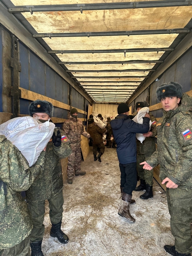 ТувГУ: Курсанты ВУЦ  участвуют в погрузке гуманитарной помощи на СВО
