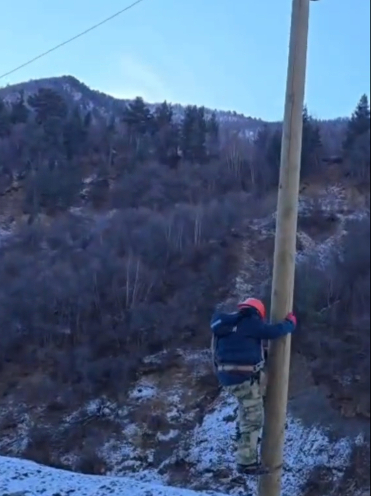 В Цунтинском районе из труднодоступной местности перенесли воздушную линию