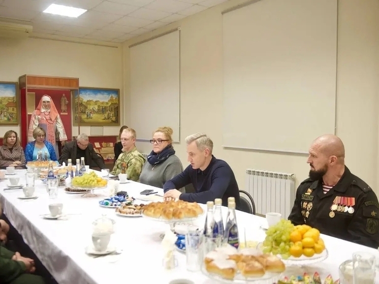 Василий Анохин провел встречу с ветеранами СВО и их семьями