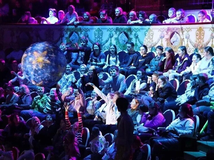 На первой губернаторской елке побывали 2 тысячи юных ленинградцев