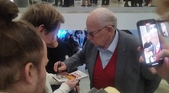 Народного артиста России Валерия Баринова осадила армия обожателей