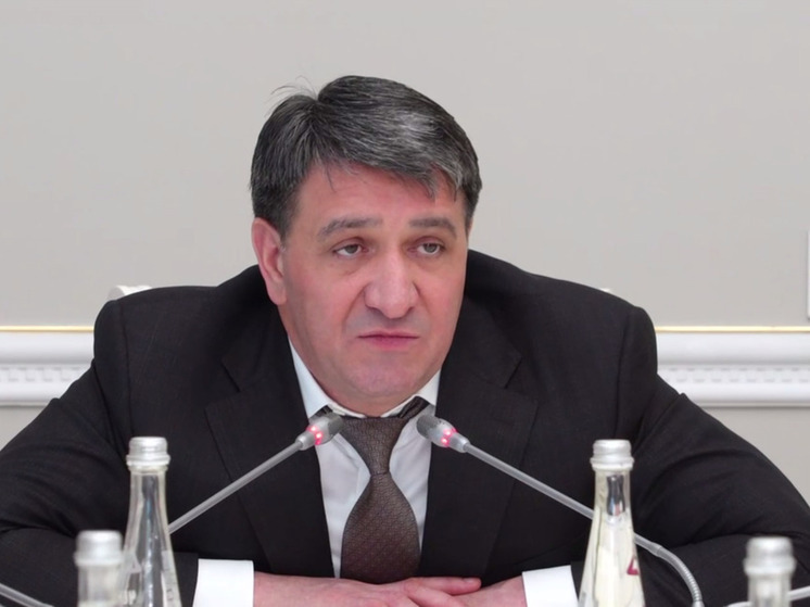 Мэр Махачкалы поручил установить тактильную плитку для невидящих в городе