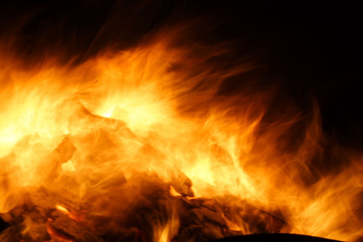 В Новосибирске горит склад на огромной площади: задействованы 49 пожарных