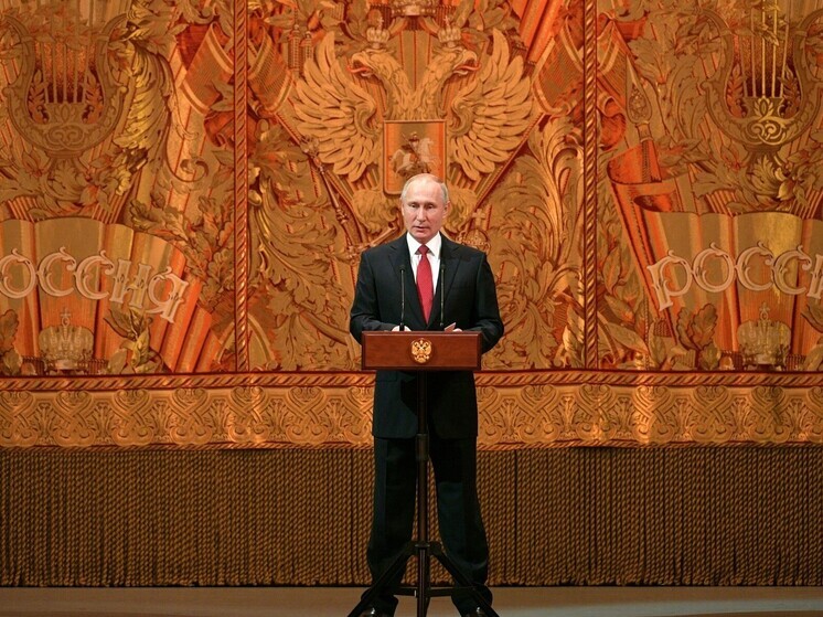 Песков: традиционное поздравление президента пройдет на фоне стен Кремля