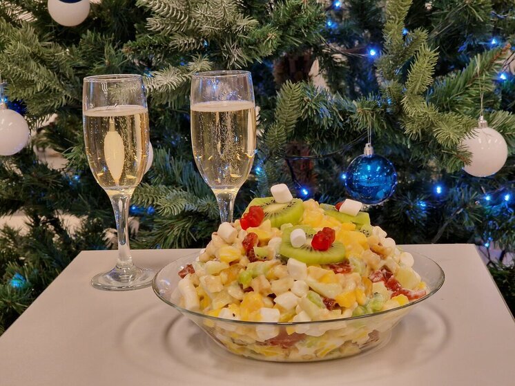 Стоимость новогоднего стола для одного человека в 2025 году составит1,5 тыс рублей