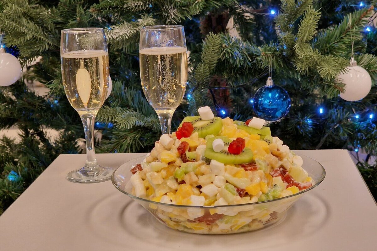 Стала известна стоимость новогоднего стола для одного человека в 2025 году