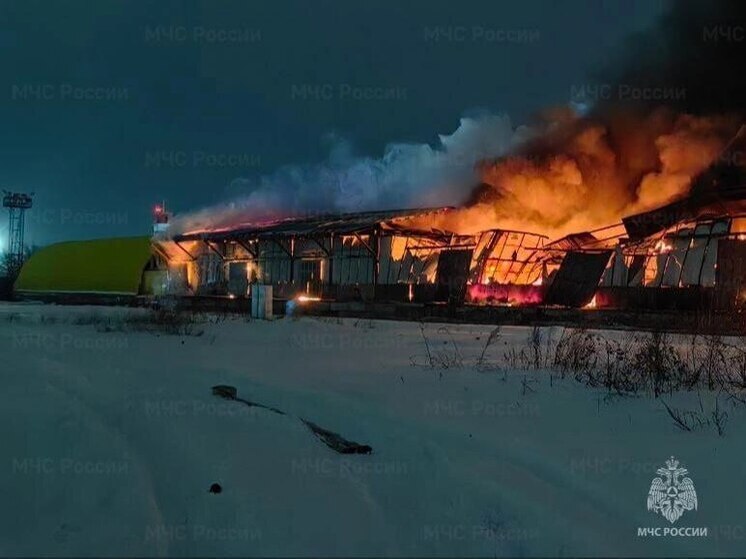В Новосибирске ночью горел склад транспортной компании