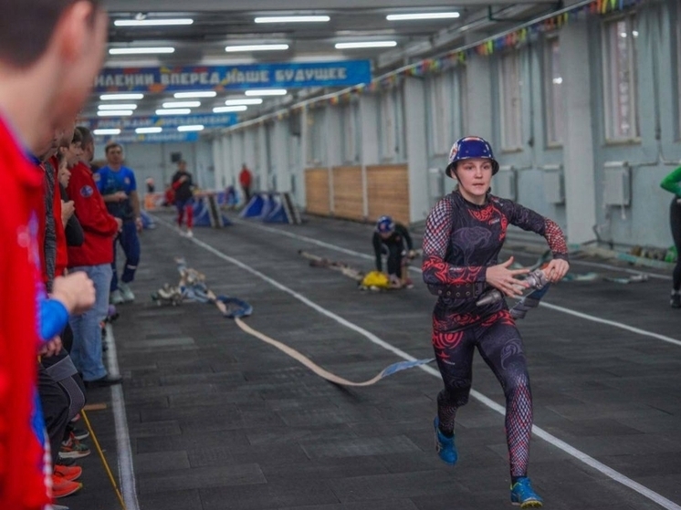 Юные пожарные из Калининграда вошли в десятку на стартах в Петербурге