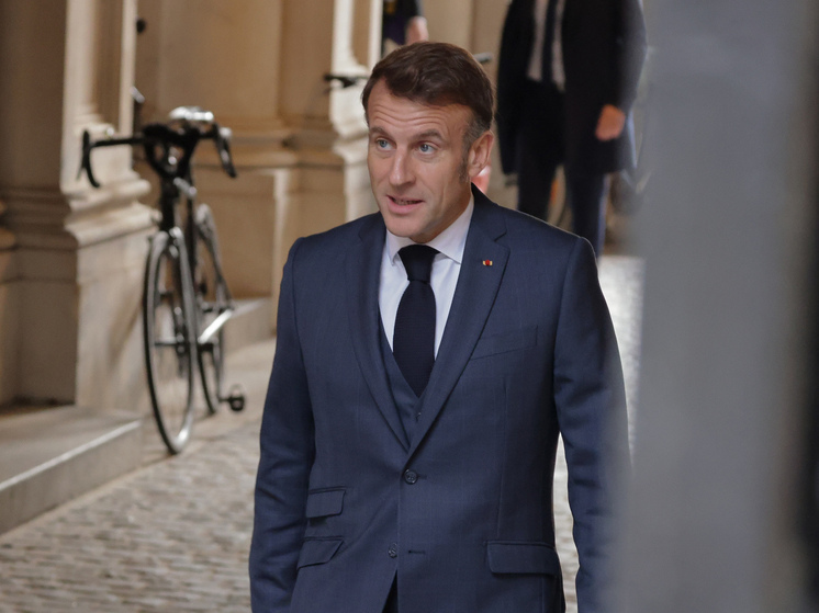 Макрон призвал Европу возобновить диалог с Путиным