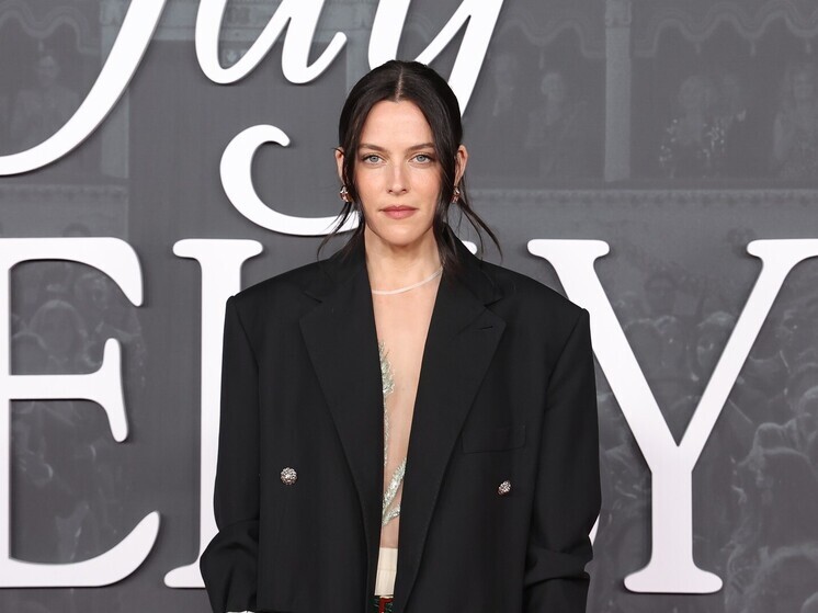 Daily Mail: внучка Элвиса Пресли оказалась биологической матерью сына Траволты