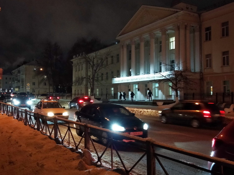 Имеет ли водитель право припарковаться на автобусной остановке для высадки пассажира: разъяснение главного инспектора ГАИ