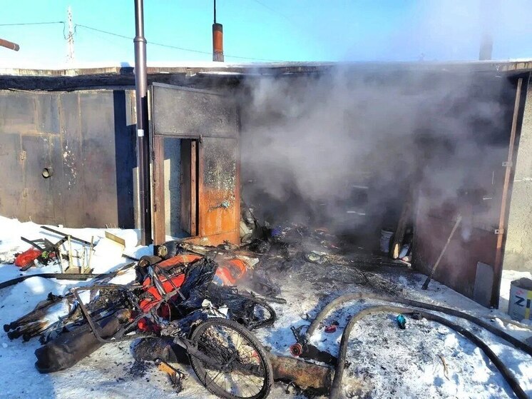 В Макарове горел частный гараж