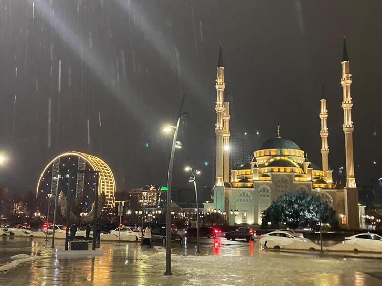 В Чечне вручили международную премию «Золотое перо»