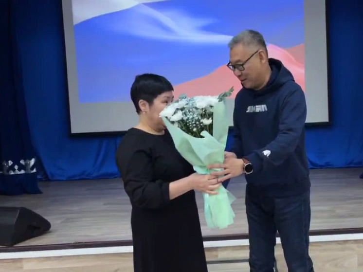 Югай поздравил жителей Находки с наступающим Новым годом и оценил вкус местного хлеба