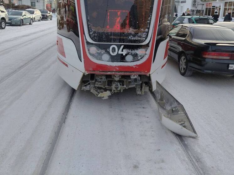 В Улан-Удэ водитель без прав задержал движение трамваев