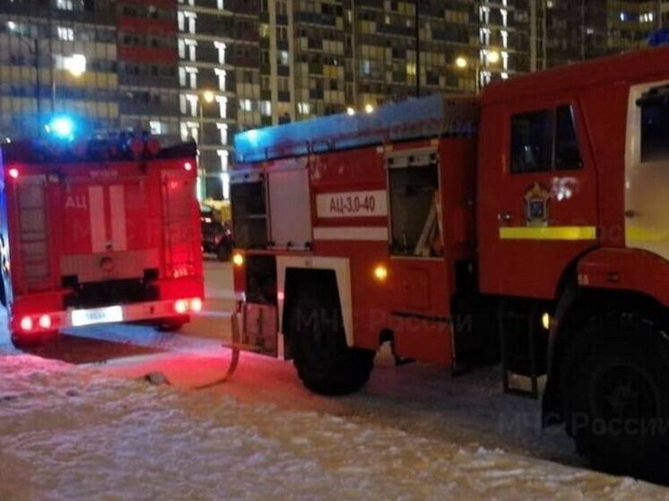 В Бокситогорске рано утром тушили пожар в многоквартирном доме