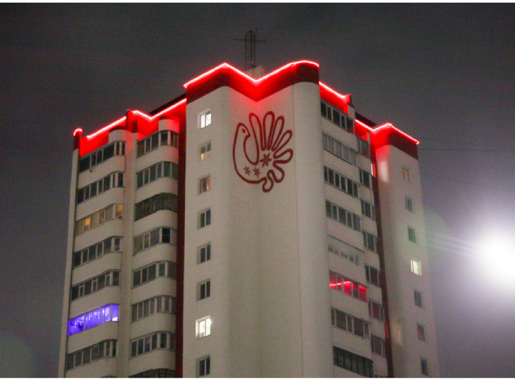 Две высотки на улице Данилова в Череповце теперь с подсветкой