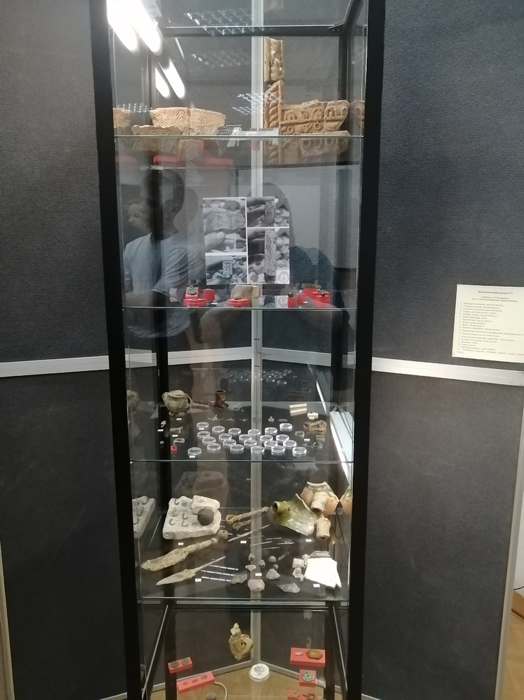 Школьники из Пскова побывали на экскурсии в археологическом центре