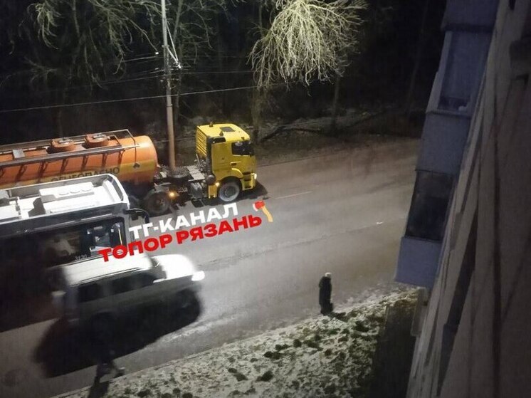 В Рязани столкнулись бензовоз и троллейбус