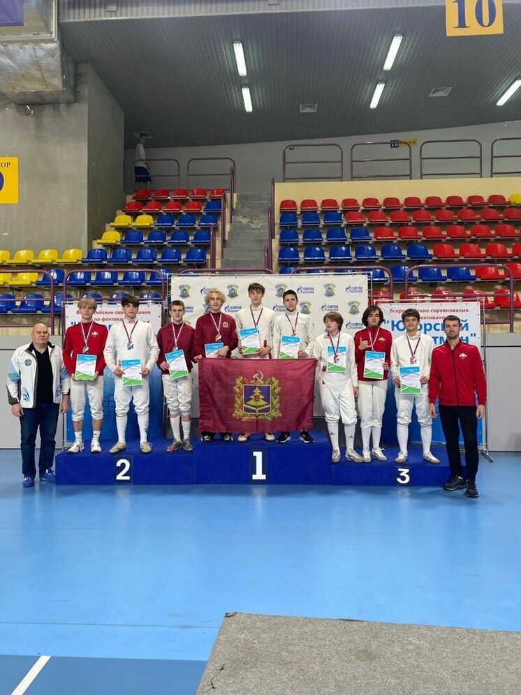 Брянские фехтовальщики победили в командном зачете на соревнованиях в Сургуте