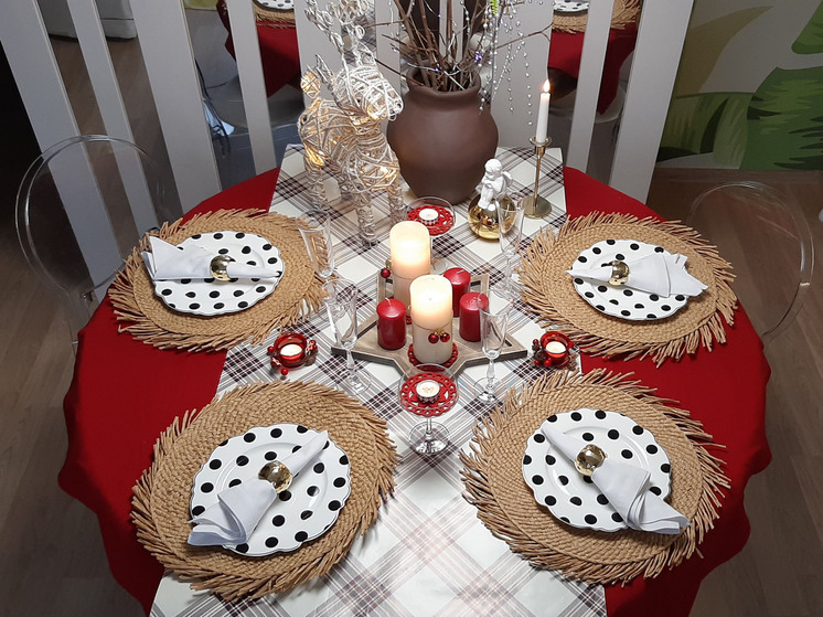 Как красиво оформить новогодний стол без лишних затрат, рассказала дизайнер Марина Пенние
