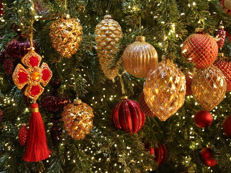 KP.RU: 11% опрошенных россиян до сих пор украшают елки советскими игрушками