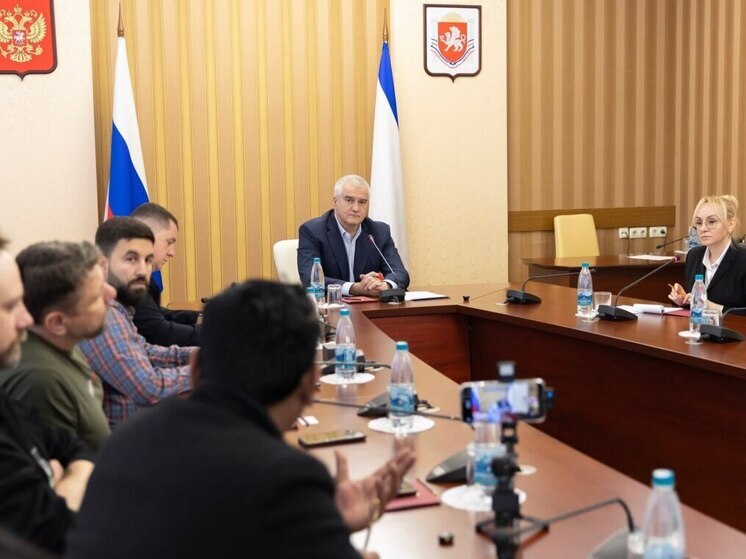 Аксёнов обсудил с иностранными журналистами развитие Крыма