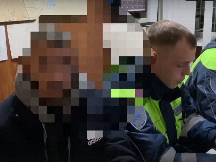 В Курске задержали пьяного водителя, толкавшего заглохший автомобиль