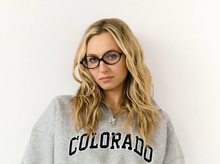 Спортивная гимнастка Дарья Нагорная сняла видео с мгновенным преображением. Обладательница серебряной олимпийской медали выбрала подчеркивающий фигуру наряд.