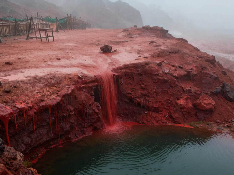 Прошедшие на Востоке кровавые дожди назвали предвестием конца света