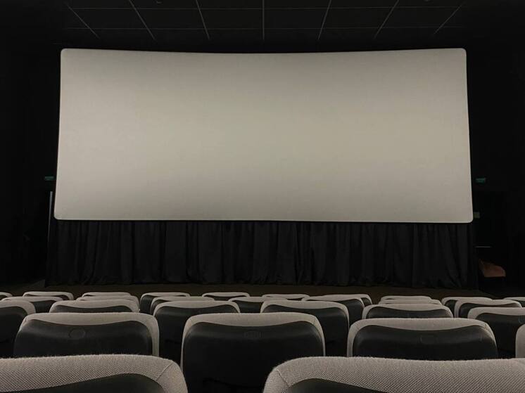 Администрация Апатитов отобрала у должника кинотеатр