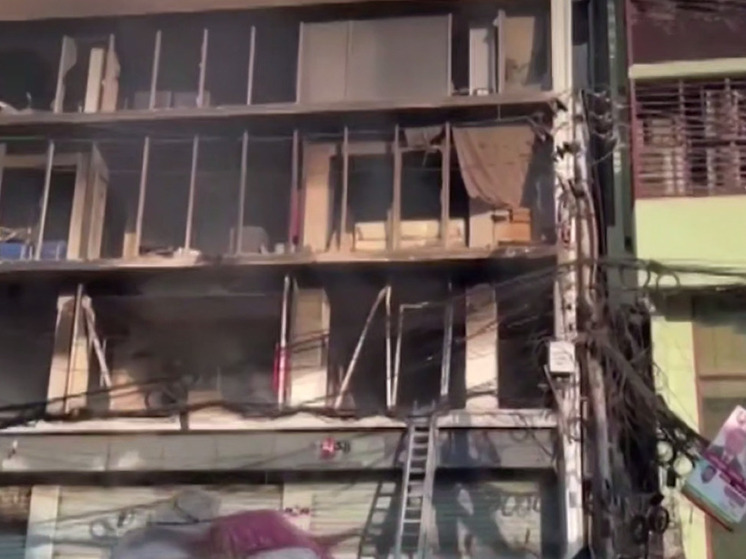 25 журналистов спасли из горящих офисов в Бангладеш после массовых беспорядков