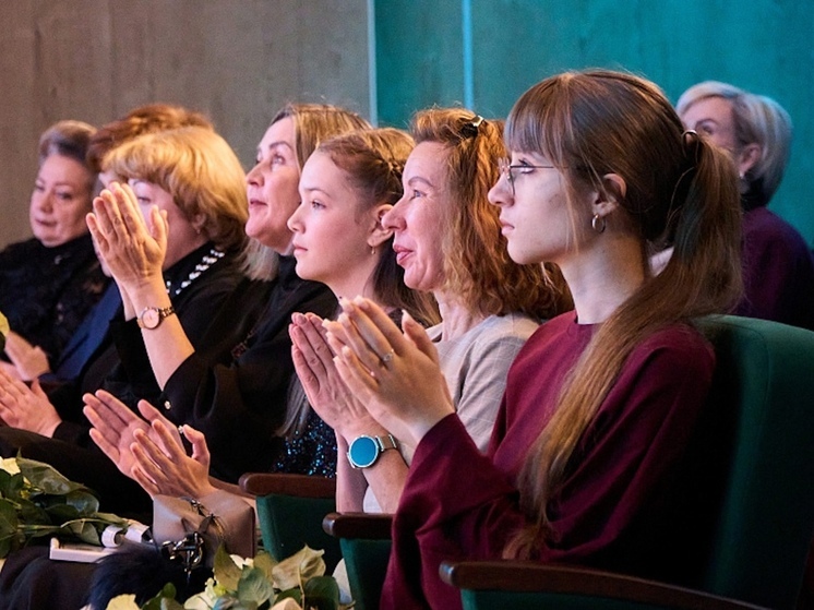 Торжественная церемония вручения премий губернатора Архангельской области в сфере культуры и искусства прошла в концертном зале Первой детской музыкальной школы имени Ю