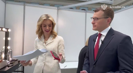 Павел Зарубин и Екатерина Березовская готовятся к началу эфира «Итогов года»