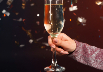 В новогоднюю ночь многие ждут чудес, надеются на перемены к лучшему и стараются сделать всё, чтобы задать правильный настрой на ближайшие 12 месяцев. Поэтому многие пензенцы стараются соблюдать приметы, которые, по народным поверьям, могут повлиять на то, каким будет наступающий год.