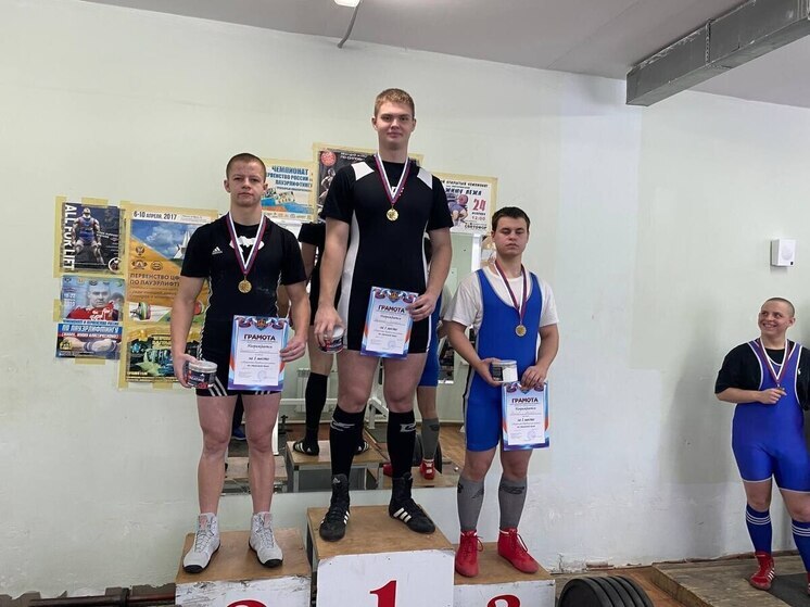 Брянец Николай Ермощенков стал абсолютным чемпионом Первенства района по становой тяге