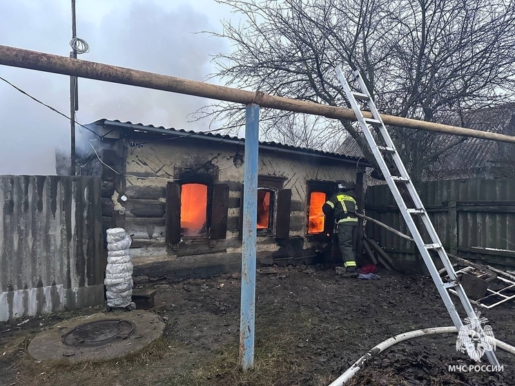 В белгородском селе из-за неосторожного обращения с огнем сгорел деревянный дом