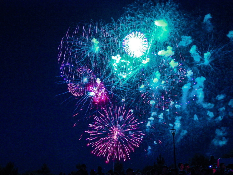 В преддверии новогодних праздников сотрудники МЧС в Омской области усилили проверки точек продажи и хранения пиротехнических изделий