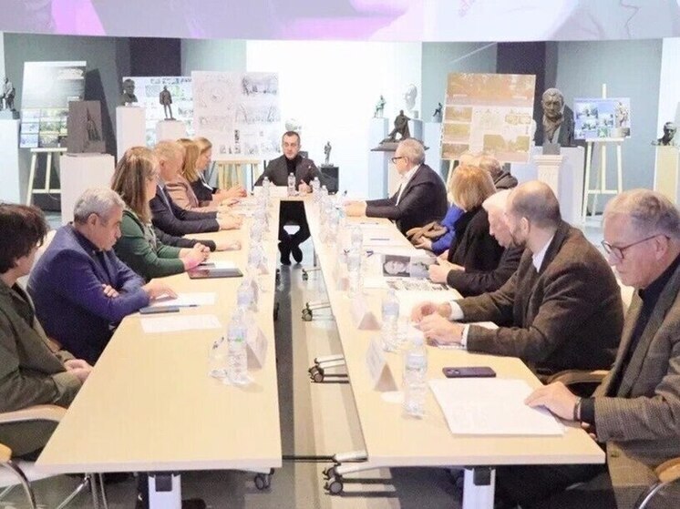 Проекты памятника Кириллу Лаврову в Петербурге сочли недостаточно сильными