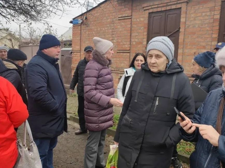 В Таганроге еще пять частных домов получили повреждения, после детонации обломков дронов