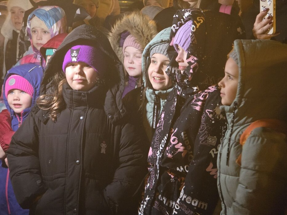 В Серпухове зажгли огни на новогодних елках