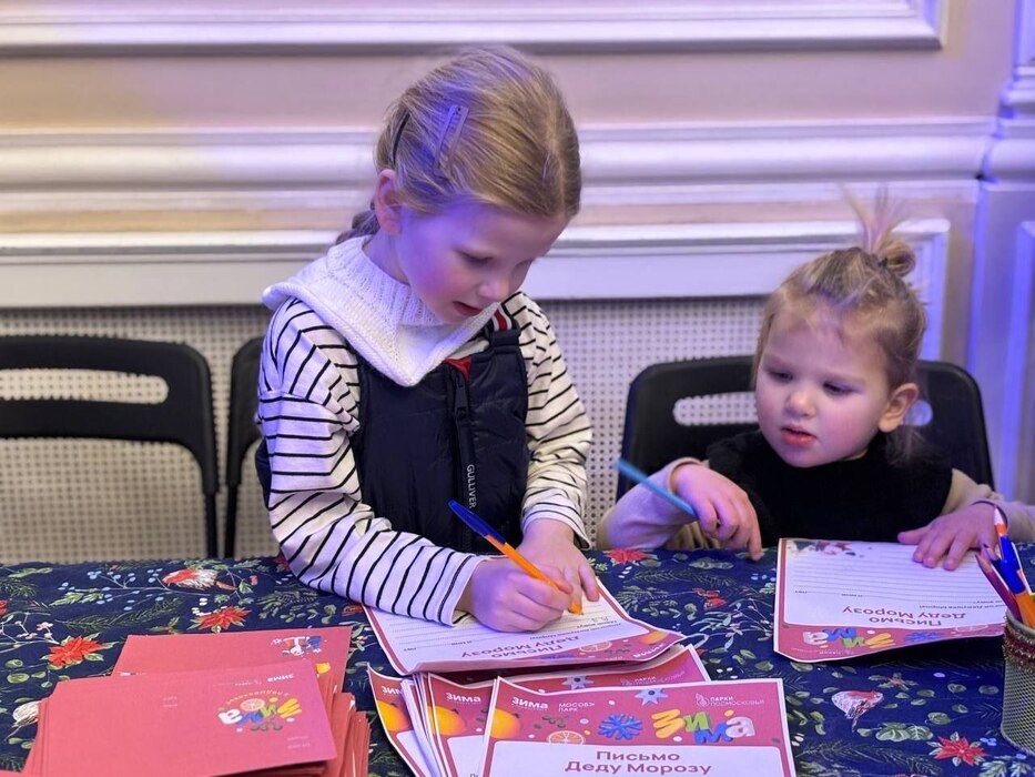 В Серпухове зажгли огни на новогодних елках