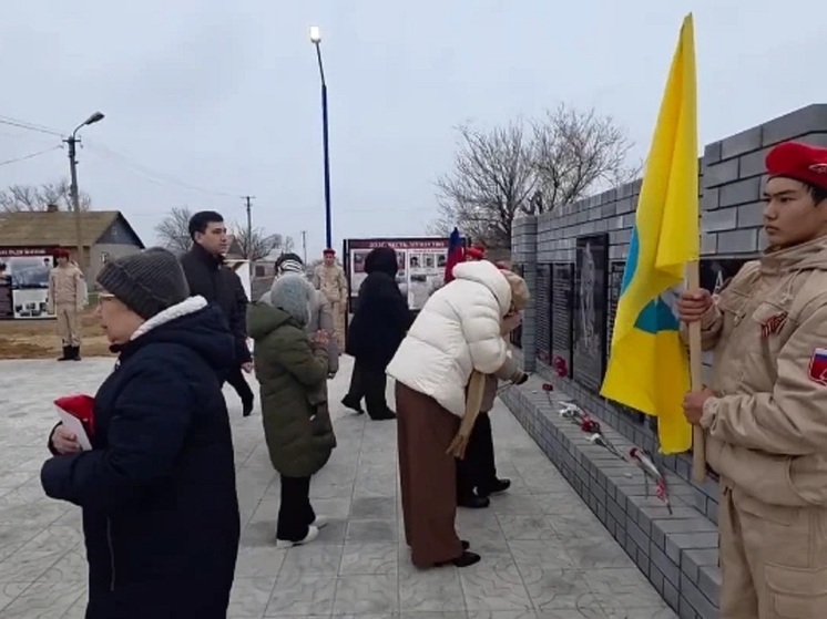 В Калмыкии открыли аллею Памяти и Мужества