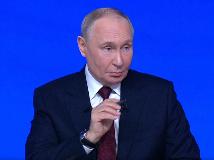 В ходе ежегодной «Прямой линии» президент России Владимир Путин прокомментировал распространившееся в конце прошлой недели видео Владимира Зеленского на фоне стелы при въезде в Купянск Харьковской области