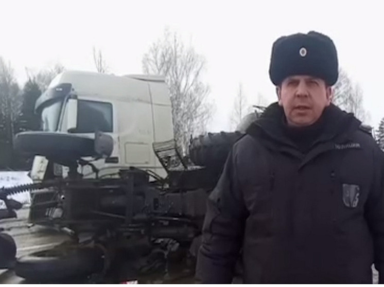 В Марий Эл столкнулись трактор, грузовик и автобус, погиб один человек