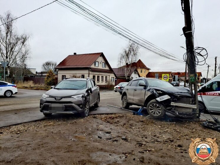 В Твери женщина спровоцировала аварию и сбила двух мальчиков